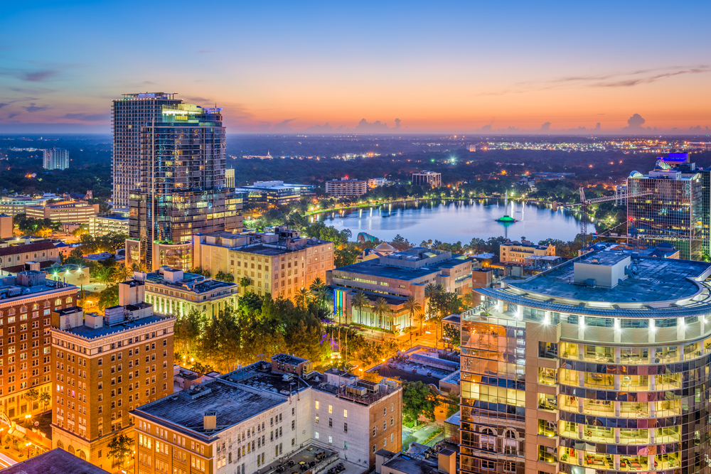 Downtown Orlando and Lake Eola, one of the best neighborhoods in Orlando